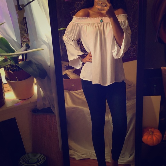 Jennifer Lopez Tops - Jennifer Lopez boho shoulderless blouse